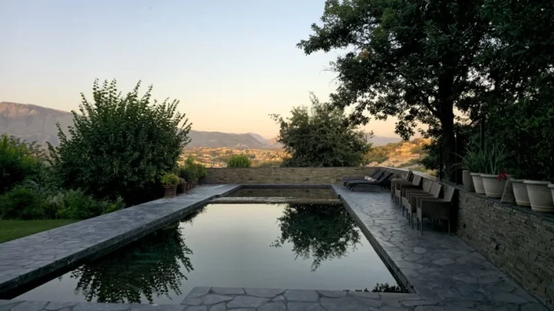 Tirane, jepet me qera Vile 3 Katshe Kati 3, 2.250 m² 8.500 € (TEG)