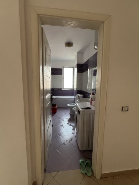 Tirane, jap me qera apartament 2+1+Ballkon Kati 5, 320 € (Prane gjimnazit Ibrahim Rugova)