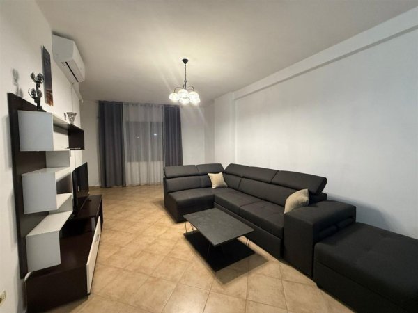 Tirane, jepet me qera apartament 1+1 Kati 3, 65 m² 390 € (cabejt)