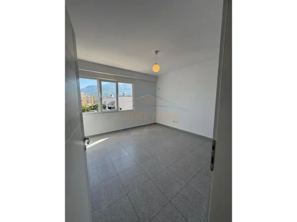 mundesi kredie Tirane, shitet apartament 2+1+2 Kati 7, 96 m² 177.000 € (OXHAKU)