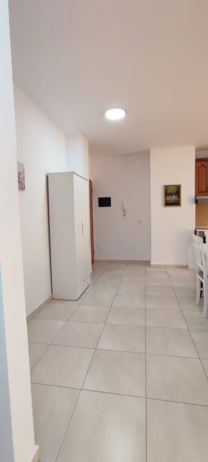 🏡 Me Qera :  1+1 +1 Ballkon 📍Report Tv (Prane Rruges se Kavajes) - Kt.6 || 490€ - S.70m² - Pllt.2013