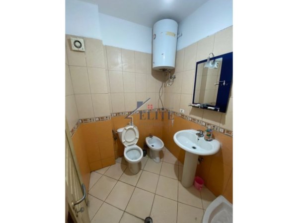 Tirane, jepet me qera apartament 1+1+Ballkon Kati 4, 110 m² 600 € (Fondacioni Leonore)