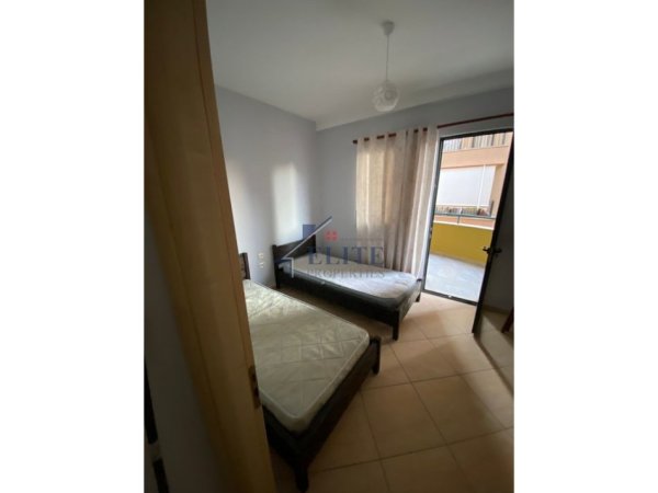 Tirane, jepet me qera apartament 1+1+Ballkon Kati 4, 110 m² 600 € (Fondacioni Leonore)