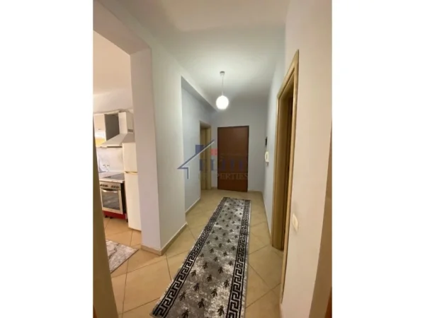 Tirane, jepet me qera apartament 1+1+Ballkon Kati 4, 110 m² 600 € (Fondacioni Leonore)