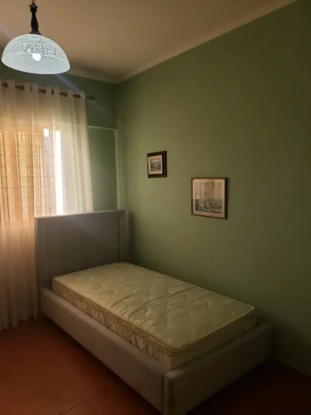 Tirane, jepet me qera apartament 2+1+Aneks+Ballkon Kati 3, 100 m² 650 € (Komuna parisit kika 2)