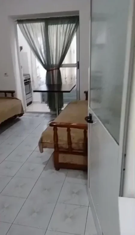 Tirane, jepet me qera apartament 1+1 Kati 1, 310 € 