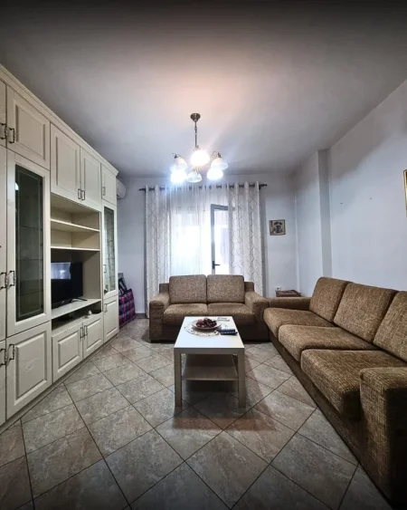 Tirane, jepet me qera apartament 1+1+Aneks+Ballkon Kati 3, 73 m² 550 € (Vasil Shanto)