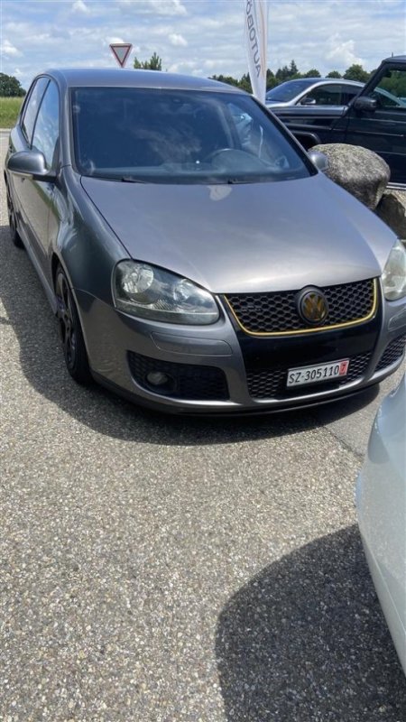 Tirane, shitet makine VW Volkswagen GTI Benzin, gri e erret automatik Klima 313.000 km 5.200 €
