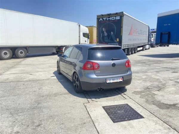 Tirane, shitet makine VW Volkswagen GTI Benzin, gri e erret automatik Klima 313.000 km 5.200 €