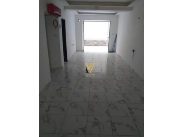 Tirane, jepet me qera dyqan Kati 0, 35 m² 400 € (RRUGA E DIBRES)