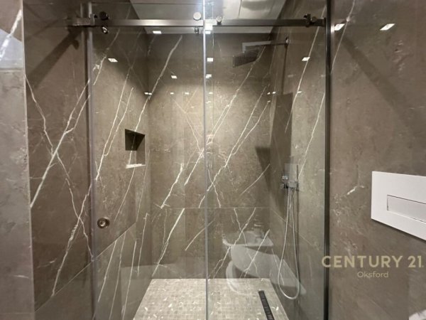 Tirane, jepet me qera apartament 2+1 Kati 11, 138 m² 1.800 € (Blloku)