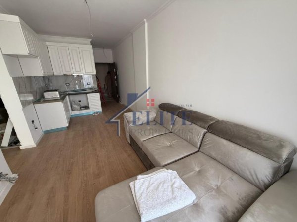 Tirane, jepet me qera apartament 1+1+Ballkon Kati 2, 55 m² 500 € (Kompleksi Magnet)