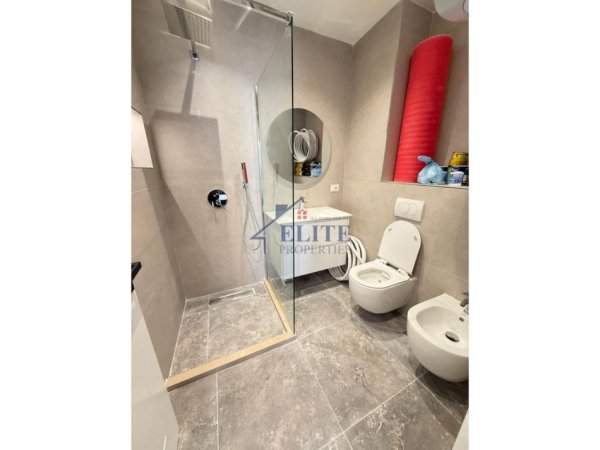 Tirane, jepet me qera apartament 2+1+Ballkon Kati 3, 100 m² 1.000 € (Ish Fusha e Aviacionit)