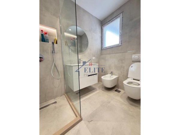 Tirane, jepet me qera apartament 2+1+Ballkon Kati 3, 100 m² 1.000 € (Ish Fusha e Aviacionit)