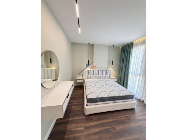 Tirane, jepet me qera apartament 2+1+Ballkon Kati 3, 100 m² 1.000 € (Ish Fusha e Aviacionit)
