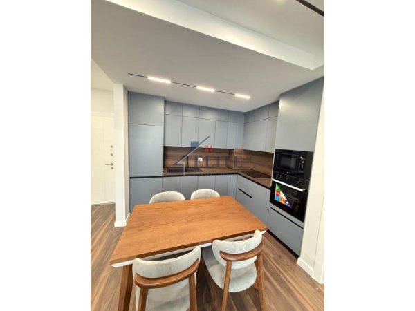 Tirane, jepet me qera apartament 2+1+Ballkon Kati 3, 100 m² 1.000 € (Ish Fusha e Aviacionit)
