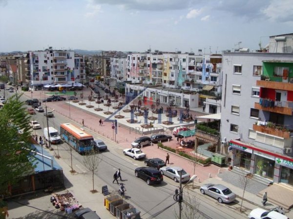 Tirane, jepet me qera apartament 1+1+Ballkon Kati 3, 50 m² 450 € 