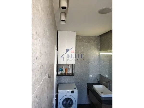 Tirane, jepet me qera apartament 2+1+Ballkon Kati 2, 110 m² 1.100 € (Myslym Shyri)