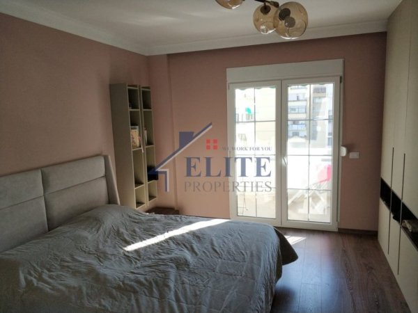 Tirane, jepet me qera apartament 2+1+Ballkon Kati 2, 110 m² 1.100 € (Myslym Shyri)