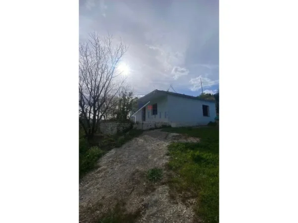 Radhime - Orikum, shitet truall , 282 m² 250.000 € (Rradhime)