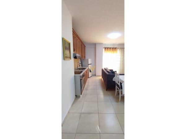Tirane, jepet me qera apartament 1+1+Aneks+Ballkon Kati 6, 65 m² 500 € (ISH PARKU AUTOBUZAVE)