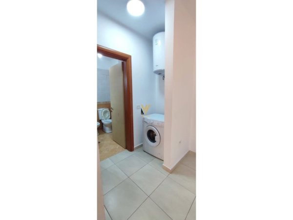 Tirane, jepet me qera apartament 1+1+Aneks+Ballkon Kati 6, 65 m² 500 € (ISH PARKU AUTOBUZAVE)