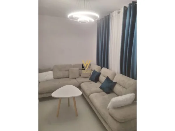 Tirane, jepet me qera apartament 1+1+Aneks+Ballkon Kati 1, 70 m² 600 € (ISH PARKU AUTOBUZAVE)