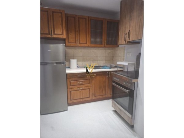 Tirane, jepet me qera apartament 1+1+Aneks+Ballkon Kati 1, 70 m² 600 € (ISH PARKU AUTOBUZAVE)