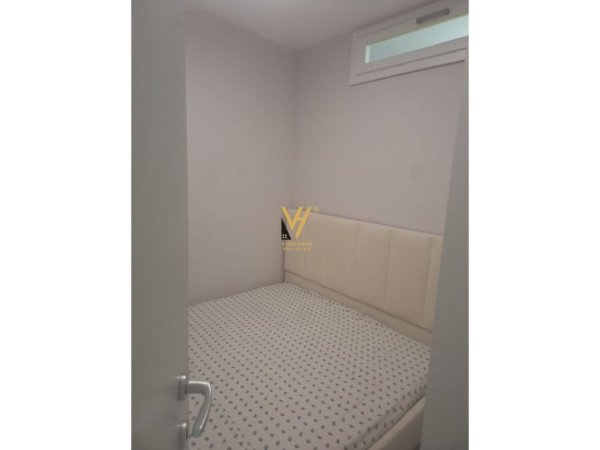 Tirane, jepet me qera apartament 1+1+Aneks+Ballkon Kati 1, 70 m² 600 € (ISH PARKU AUTOBUZAVE)
