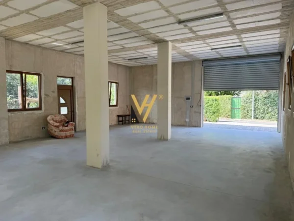 Tirane, jepet me qera dyqan Kati 0, 120 m² 650 € (LAPRAKE)
