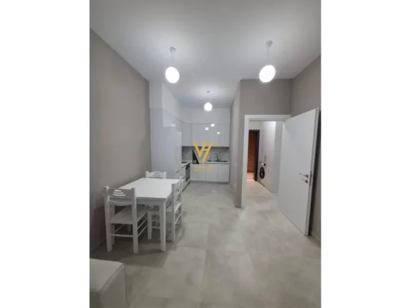 Tirane, jepet me qera apartament 1+1+Aneks+Ballkon Kati 6, 60 m² 600 € (YZBERISHT)