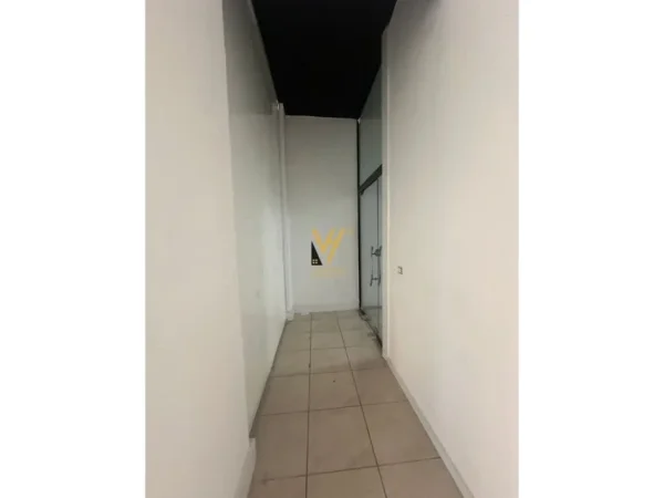 Tirane, jepet me qera zyre Kati 2, 55 m² 700 € (RRUGA E KAVAJES)