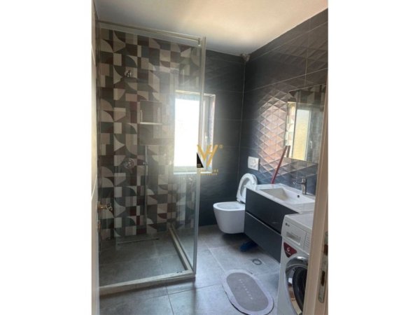 Tirane, jepet me qera apartament 3+1+Aneks+Ballkon Kati 4, 130 m² 800 € (RRUGA E DURRESIT)