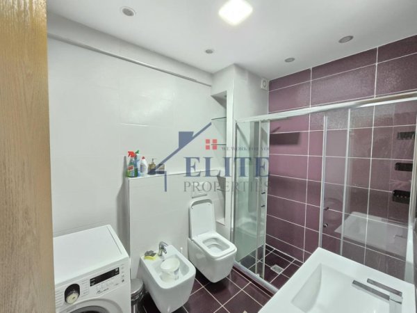 Tirane, jepet me qera apartament 2+1+Ballkon Kati 10, 100 m² 800 € (Komuna e Parisit)