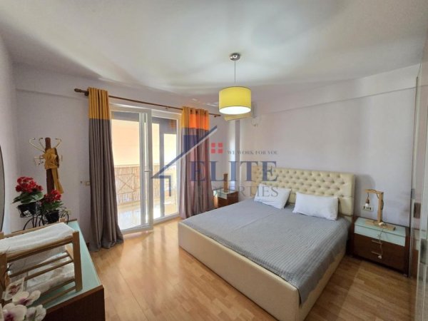 Tirane, jepet me qera apartament 2+1+Ballkon Kati 10, 100 m² 800 € (Komuna e Parisit)