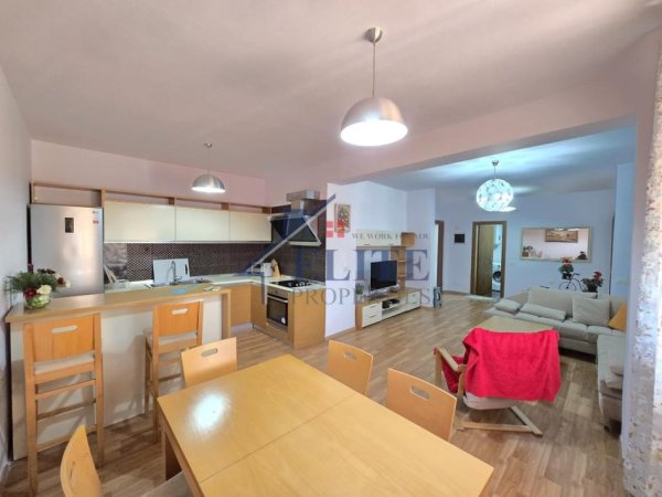 Tirane, jepet me qera apartament 2+1+Ballkon Kati 10, 100 m² 800 € (Komuna e Parisit)