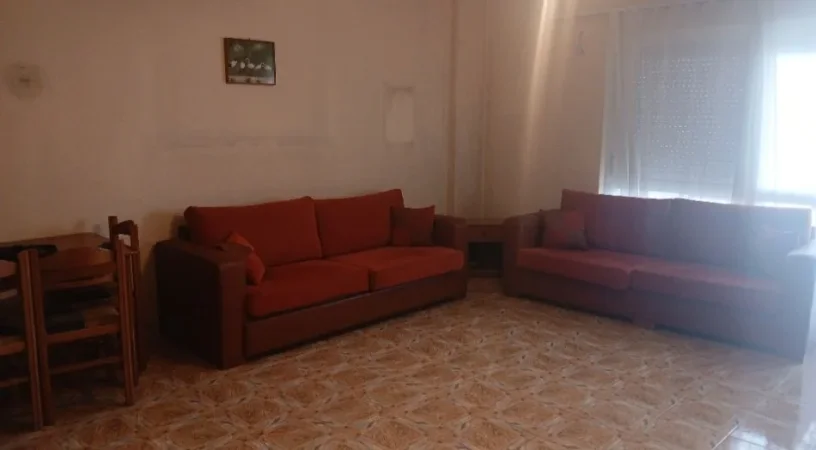 Tirane, jepet me qera apartament 1+1+Ballkon Kati 3, 85 m² 61 € (Besim Imami)