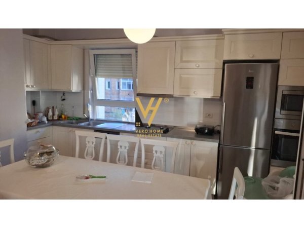 Tirane, jepet me qera apartament 2+1+Aneks+Ballkon Kati 2, 94 m² 600 € (ALI DEMI)