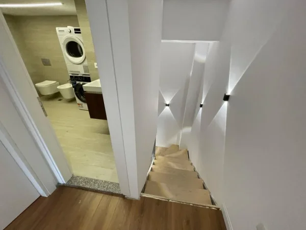 Tirane, shitet apartament 2+1+Ballkon Kati 1, 104 m² 160.000 € (Rruga e Kavajes)