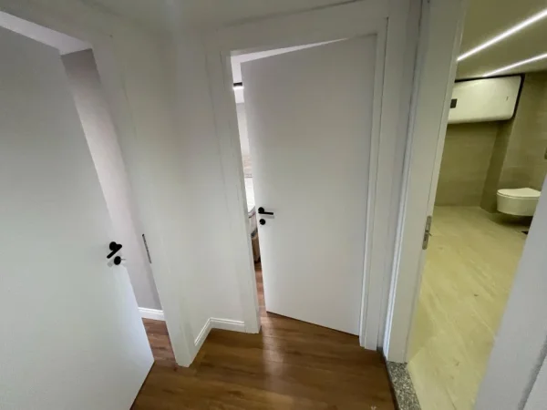 Tirane, shitet apartament 2+1+Ballkon Kati 1, 104 m² 160.000 € (Rruga e Kavajes)