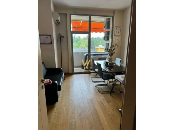 Tirane, jepet me qera zyre Kati 4, 131 m² 1.800 € (GARDA , BLLOKU)