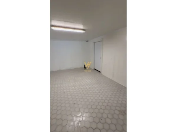 Shqiperi, jepet me qera ambjent biznesi Kati 0, 70 m² 800 € (FRESKU)