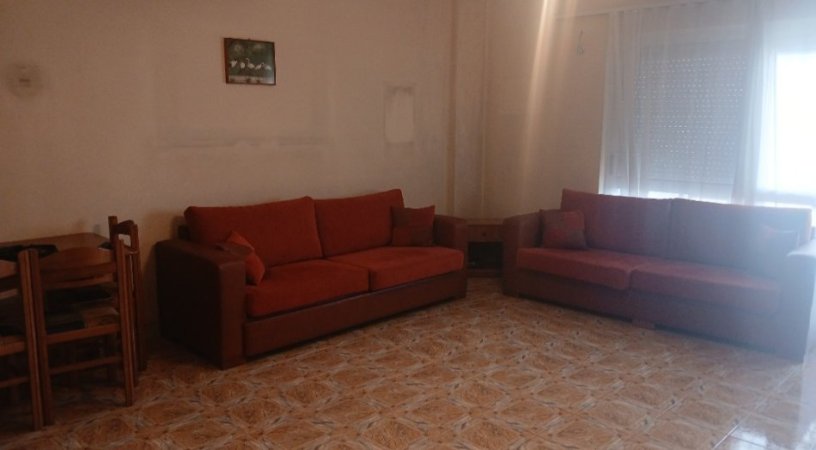 Tirane, jepet me qera apartament 1+1+Ballkon Kati 3, 85 m² 600 € (MYSLYM SHYRI)