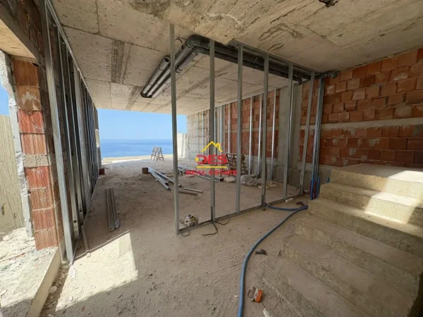 Vlore, shitet 3+1+Ballkon Kati 0, 196 m² 985.000 € (Palasë, Dhërmi, Vlorë)