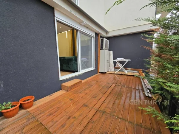 Tirane, shitet apartament duplex 1+1 Kati 1, 65 m² 110.000 € (Tek Farmacia 10)