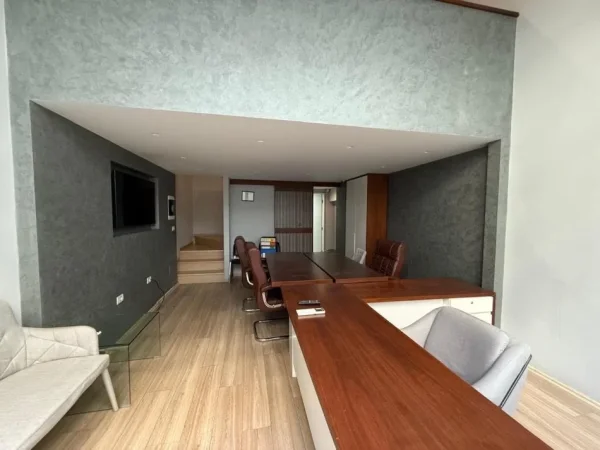 Tirane, jepet me qera zyre Kati 0, 700 € (Rruga Robert Shvarc)