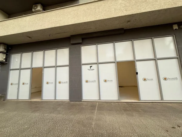 Tirane, jepet me qera ambjent biznesi Kati 0, 110 m² 1.500 € (Rruga Robert Shvarc)