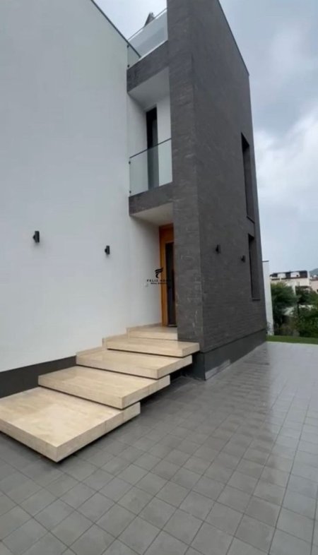 Tirane, jepet me qera Vile 3 Katshe Kati 0, 600 m² 3.000 € (Teg)