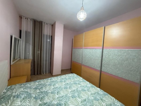 Tirane, jepet me qera apartament 1+1 Kati 1, 70 m² 390 € (Pallatet Cabej Yzberisht)