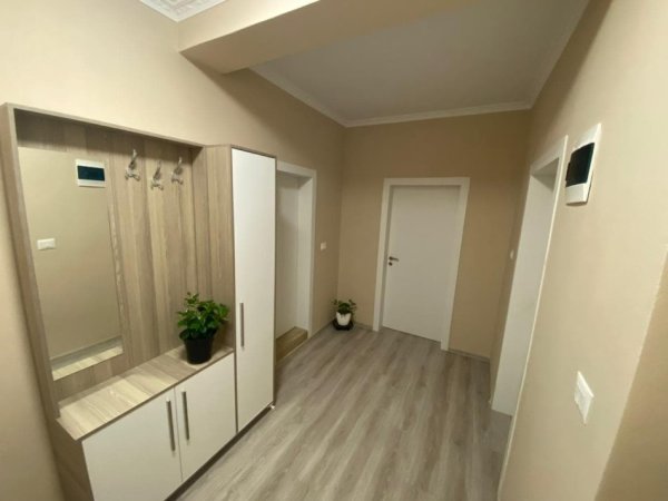 Tirane, jepet me qera apartament 1+1+Ballkon Kati 5, 70 m² 550 € (rruga Petro Korcari)